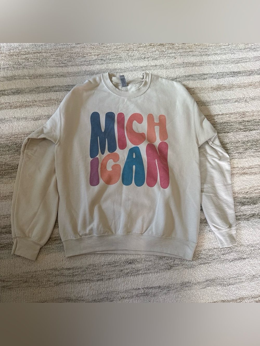 Cream Crewneck Sweatshirt with Multicolor 'Michigan' Graphic